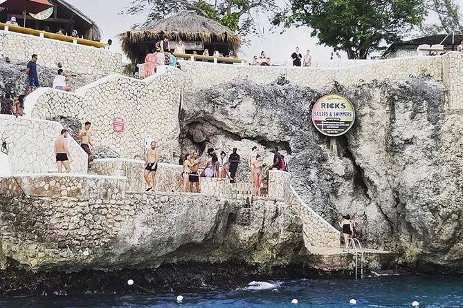 Bamboo Rafting and Limestone Foot Massage with Ricks Cafe Private Tour - Should you book this private Bamboo Rafting + Rick’s Cafe tour?