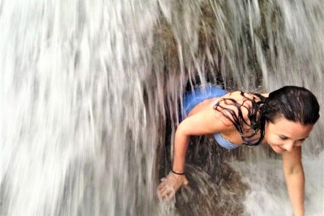 Blue Hole, Secret Falls, and Dunn's River Falls Combo Day-Trip - Lunch at a jerk-chicken stop: tasty break or letdown, plan smart