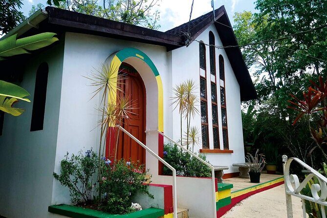 Bob Marley Nine Miles, sightseeing and local food and fruit stop - The local food and fruit stop: where to spend your appetite wisely