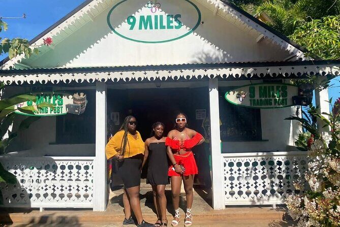 Bob Marley's Nine Mile Tour with Admission from Montego Bay - The Rio Bueno Photo Stop: Quick Stretch, Real Landscape Change