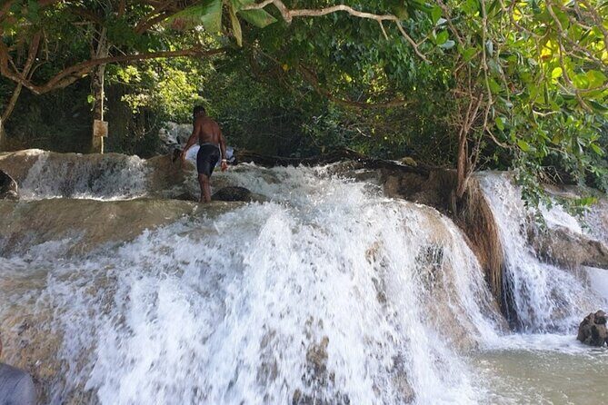 Dunn's River Fall's - Dunn’s River Falls: Cold Water Fun and a Real Climb