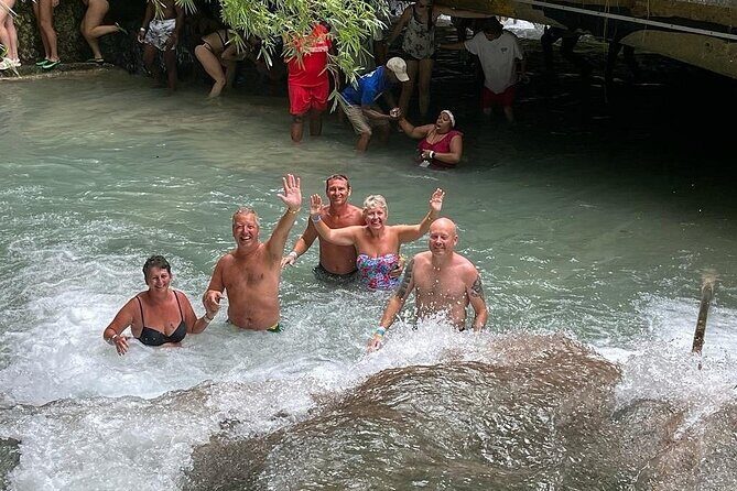 Dunn's River Falls Climb and Beach Include Entry Fee (ᵔᵕᵔ) - Ocho Rios market stop: souvenirs, but keep it short