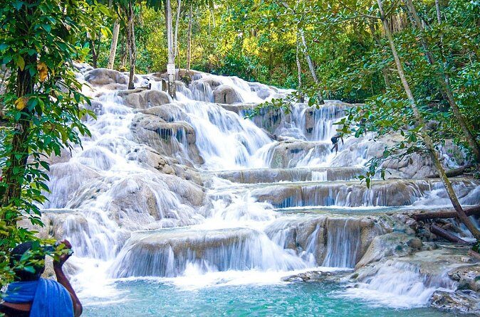 Dunns River Tour - Park time and shopping: a helpful extra, not a requirement