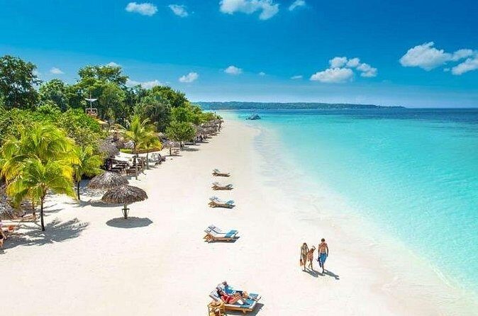 Experience Negril Seven Mile Beach & Jamaica's Famous Ricks Café - The Guide Factor: Why Damian-Style Service Matters on This Trip