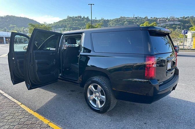 Luxury Montego Bay Airport Transfers - Timing Matters: Flight Tracking and Why Your Pickup Should Feel Waiting-Ready