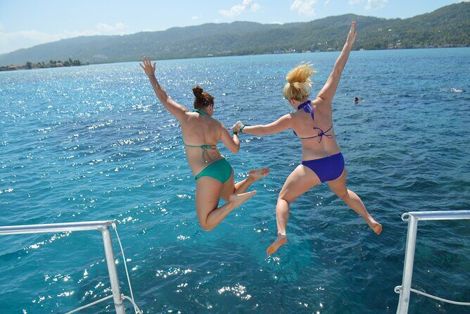 Montego Bay Catamaran: Snorkel Tour with Open Bar & Reggae DJ - The 3-hour flow: what happens from 3:00 pm to back on shore