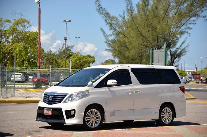 Ocho Rios Hotels Transfer Between Montego Bay Airport (MBJ) - Vehicles up to nine passengers: the “keep everyone together” benefit