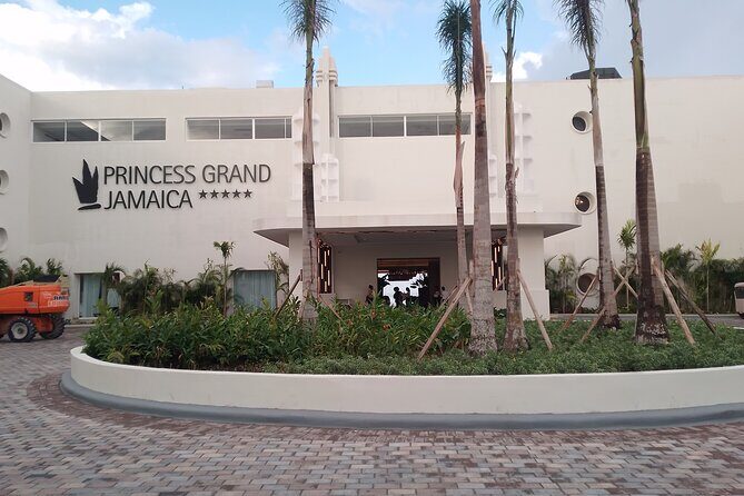 Princess Grand Jamaica Private Airport Transfer from Montego Bay - Clean, Air-Conditioned Cars and Chauffeurs Who Treat You Like a Priority