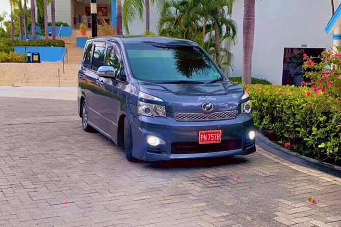 Private Montego Bay Airport Transfer to Hotels in Montego Bay - The air-conditioned ride from the airport to your Montego Bay hotel
