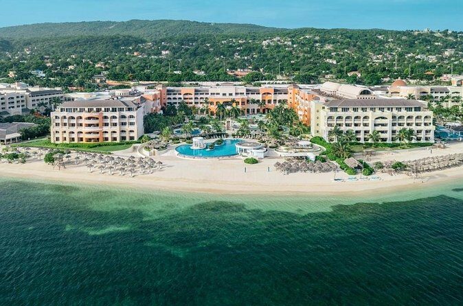 Private Montego Bay Airport Transfer to Montego Bay Hotels - Flight delays and last-minute changes: how this service behaves under pressure