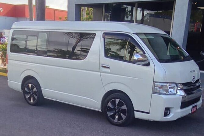 Private Montego Bay Airport Transfer to Montego Bay Hotels - The meet-up at the airport: finding your driver without wandering