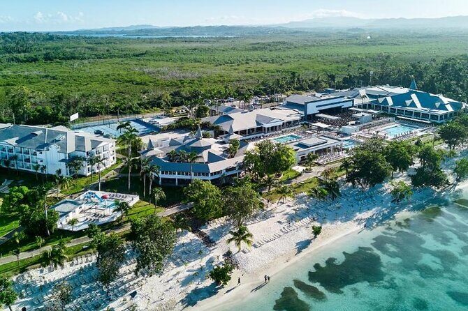 Private Montego Bay Jamaica Airport Transfer to Hotels in Negril - What’s Included in the Price: Air-Conditioning, WiFi, Drinks