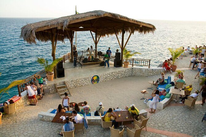 Private Negril Beach and Rick's Café from Montego Bay - Getting there in comfort: Pickup, air-conditioning, and a real plan