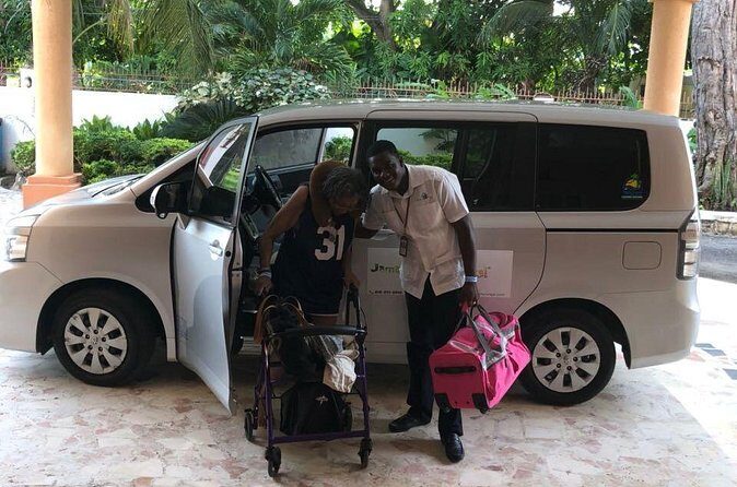 Private Round Trip Airport Transfers in and Around Montego Bay - The air-conditioned minivan ride: comfort plus quick refreshments