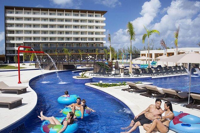 Royalton Hotel & RIU Aquarelle-Private Roundtrip Airport Transfer - Comfort on the ride to Royalton or RIU Aquarelle: AC and small choices