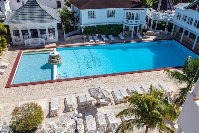 SeaGarden Beach Resort Private Airport Transfer - Comfortable cars and minivans with luggage room