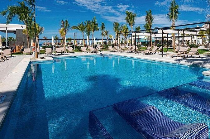 Transfer from/to Airport, Riu Reggae, Riu Montego Bay, Riu Palace - When Your Driver Also Helps With Extra Jamaica Plans