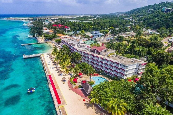 VIP Luxury Montego Bay Airport Transfer to Montego Bay/ Falmouth - Dropped Off at the Right Place: Luggage Help and Hotel Questions